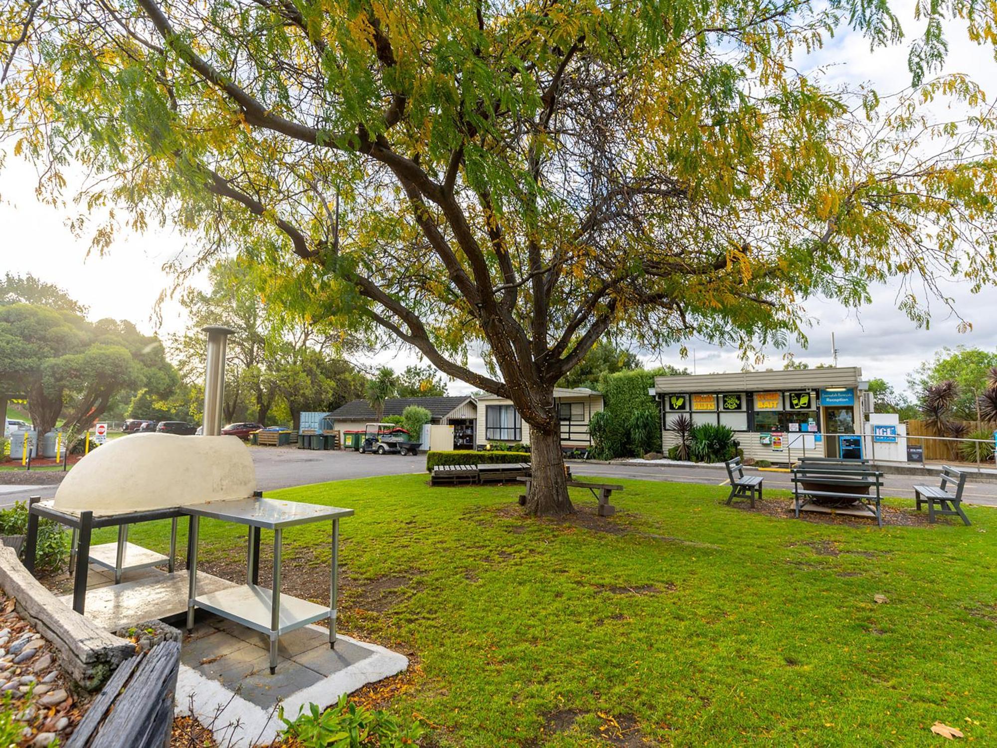 Nrma Bairnsdale Riverside Holiday Park Eksteriør billede